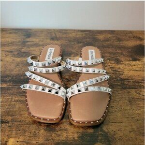 Steve Madden Skyler Sandal White with Silver Studs Size 6.5